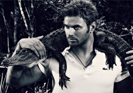 Kellan Lutz - male, bw, black, white, man, kellan lutz, actor, animal, crocodile