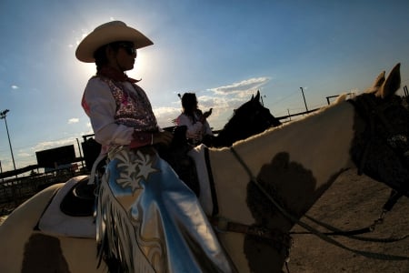 Serious Cowgirl - style, girls, western, women, models, hats, ranch, cowgirls, horses, rodeo, fun, female, boots