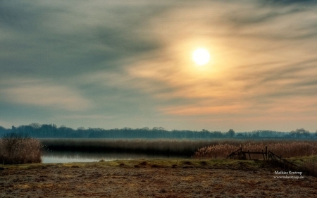 Stoumlridylleii - fall, wallpaper, meadow, water, sun, abstract, lake, fog mist, photography, field, nature, autumn