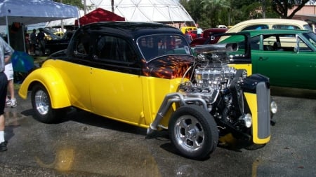 All Motor Ford Hotrod - yellow, classic, black, big motor