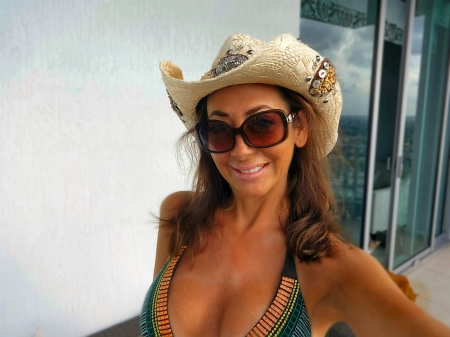 Cowgirls Beach Pad - women, fun, female, beach, hats, tan, fashion, models, brunettes, western, girls, cowgirls, style