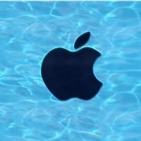 apple in water