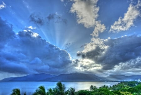 Morning Sunbeams - sunbeams, morning, sky, storms, sea