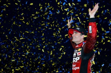 Gordon Wins at Martinsville - wide screen, martinsville, driver, photography, auto, jeff gordon, racing, gordon, beautiful, nascar, photo