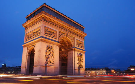 France - The Arc de Triomphe - triomphe, france, arc, bluesky, windows7theme