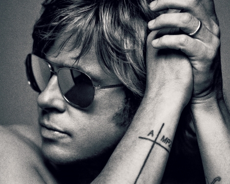 Brad Pitt - white, male, man, actor, brad pitt, bw, sunglasses, black