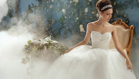 Wedding Dress - woman, sitting, wedding, roses, bride, wedding dress, lovely