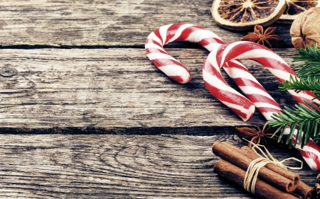 Merry Christmas! - red, craciun, candy, christmas, wood, cinnamon, white, card, green