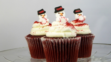 Snowmen Cupcakes - christmas, cream, cupcake, delicious, food, dessert, sweet