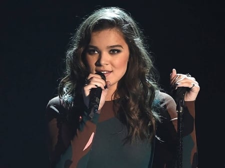 Hailee Steinfeld - Singer - hailee steinfeld, actress, wallpaper, singer, model, microphone, beautiful, 2015, hailee, steinfeld