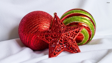 Christmas Decorations - wallpaper, christmas, decorations, baubles