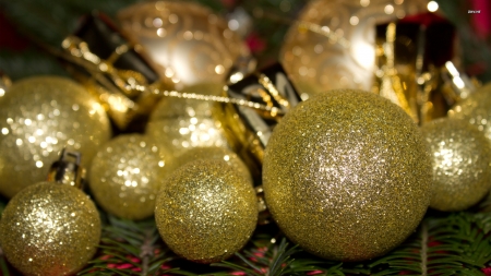 Christmas Decorations - wallpaper, christmas, decorations, baubles