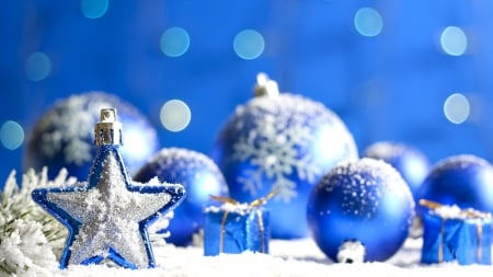 Blue For You - bokeh, star, gifts, blue, snow, decorations, Christmas, Feliz Navidad