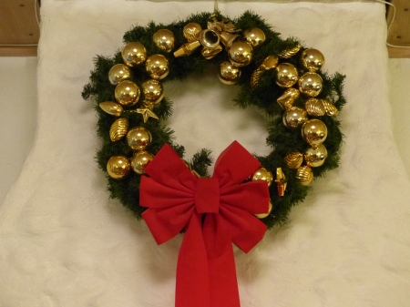 Christmas Wreath - christmas, wreath, red, decoratings, gold, bow