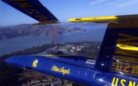 Close Quarters near the Golden Gate - f-18, blue angels, golden gate, wallpaper, air show, entropy