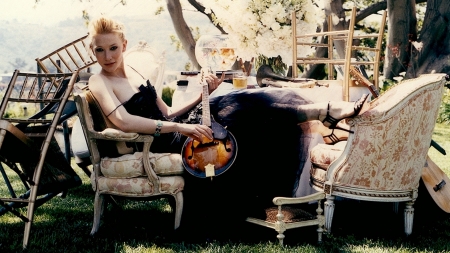 Cate Blanchett - relax, guitar, beautiful, Cate Blanchett, black dress