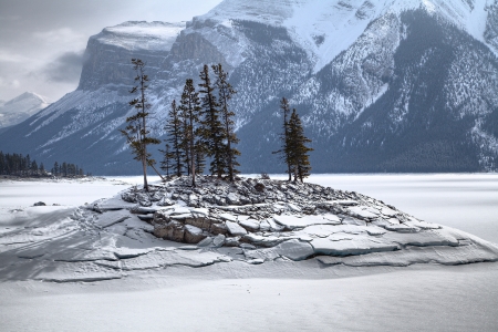 Canadian Winter - lake, mountains, landscape, trees, snow