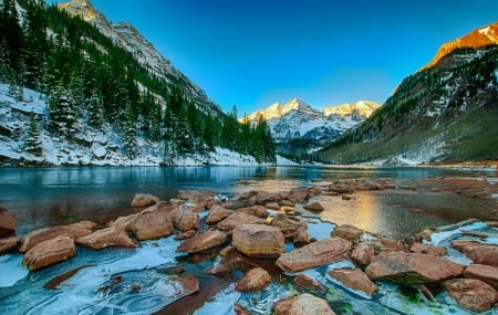 Winter lake - lake, sky, mountain, landscape, hills, winter, stonews, forest, reflection, frost, snow, beautiful