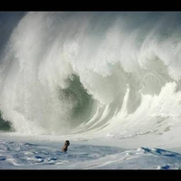 SURFING GAME WITH GIANT WAVES