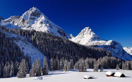 Winter landscape - hut, slope, mountain, trees, landscape, winter, peaks, cottages, forest, snow, beautiful, cabin