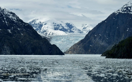 Floating Ice on the Lake - lake, mountains, winter, landscape, ice, nature, snow