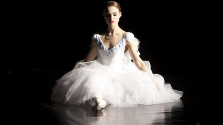 Black Swan (2010) - white, ballerina, Natalie Portman, woman, black swan, girl, movie, actress