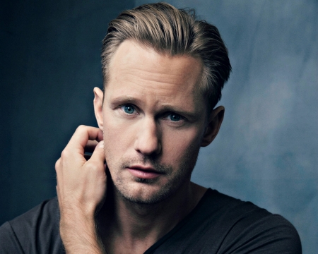 Alexander Skarsgard - hand, actor, male, blue, man, alexander skarsgard