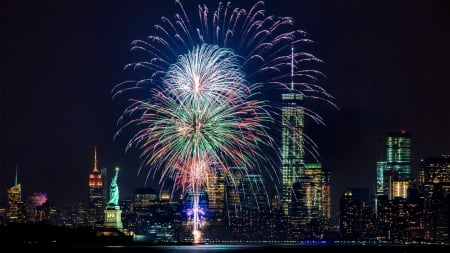 Fireworks in NYC Skyline F1 - wide screen, new york, photography, occasion, celebration, beautiful, new york city, usa, fireworks, photo