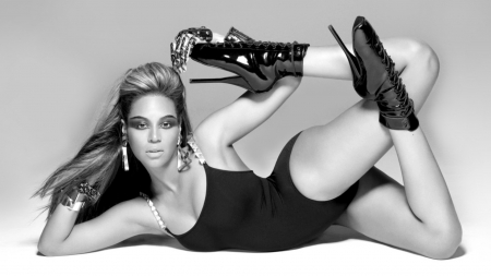 Beyonce - Beyonce, singer, girl, jewel, stilettos, actress, black, white, woman, bw