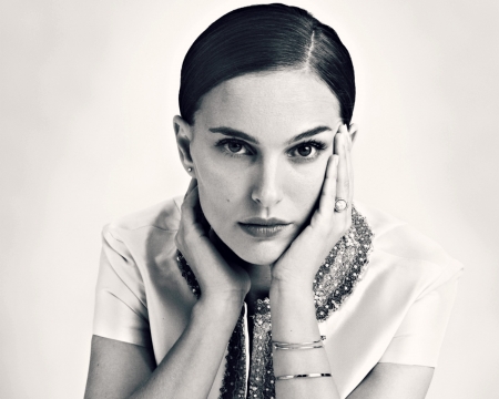 Natalie Portman - woman, actress, girl, jewel, bw, black, white, face, hand, natalie portman