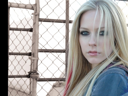 Avril Lavigne - avril lavigne, canadian, actress, singer, songwriter