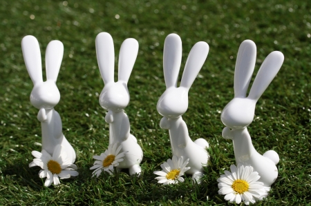 Happy Easter! - figurine, easter, daisy, bunny, spring, white, rabbit, green, flower