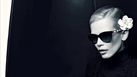 Claudia Schiffer - woman, girl, bw, sunglasses, black, model, claudia schiffer, white, flower