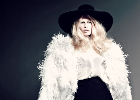 Claudia Schiffer - hat, black, fur, white, woman, model, girl, Claudia Schiffer