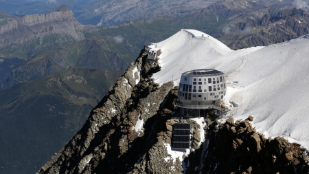 refuge du gouter hotel on mont blanc france