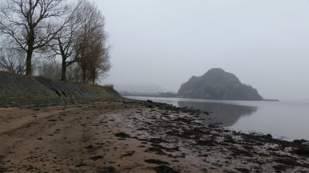 Misty Dumbarton - water, beach, scenic, wet, lovely, misty, river, spooky, dumbarton