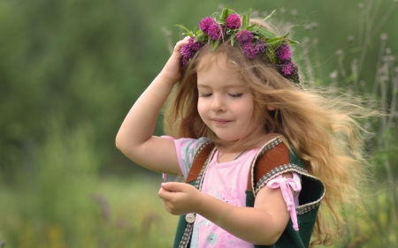 Cute Little Girl - flowers, girl, smile, wreath