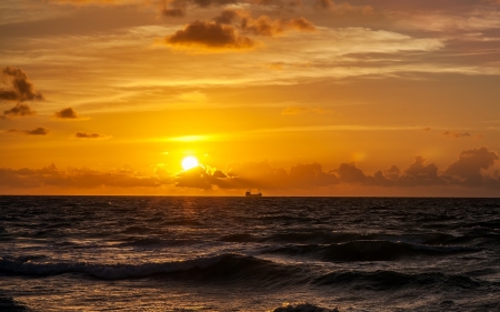 Sun Setting Down on the Sea - clouds, sunset, nature, waves, sea