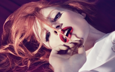 Jessica Chastain - Jessica Chastain, girl, actress, lips, redhead, hand, red, woman, model, face