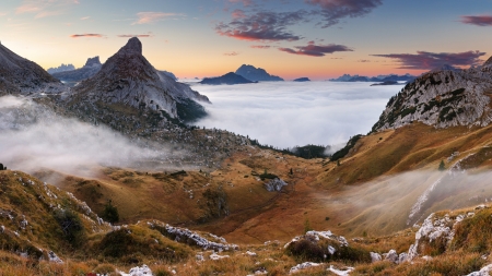 Foggy Mountain High - sky, mountains, firefox pesona theme, valley, fog, mist