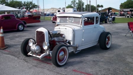 32 Ford Hotrod - white, classic, whitewalls, motor