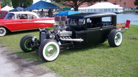 Custom Hotrod - Motor, Ford, Whitewalls, Black