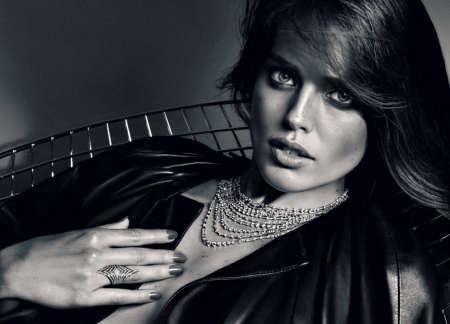 Emily Didonato - face, black, model, bw, jewel, girl, white, emily didonato, hand, woman