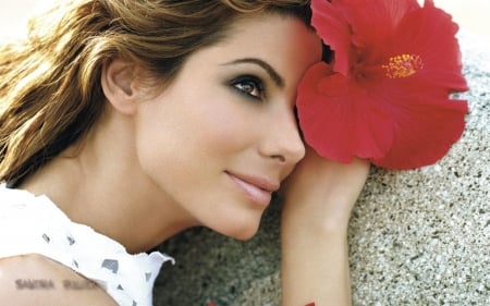 Sandra Bullock - actress, pretty, smile, beautiful eyes, brown hair, flower