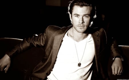 Chris Hemsworth - short hair, handsome, beard, black and white pic, cute, Actor