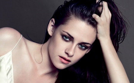 Kristen Stewart - woman, kristen stewart, face, actress, girl, hand