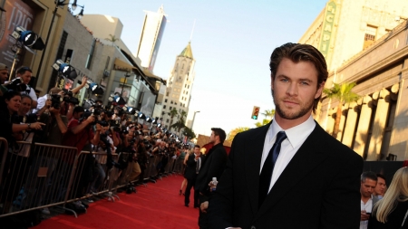 Chris Hemsworth - handsome, blue eyes, actor, red carpet, cute, elegant