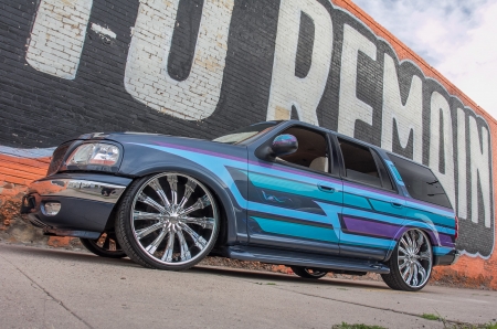 2000 Ford Expedition - low, chrome, custom, blue