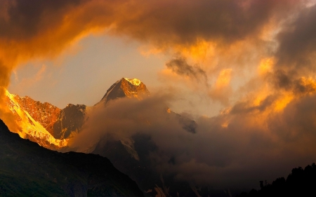 Thick Fog Over Mountains - mountains, fog, nature, clouds