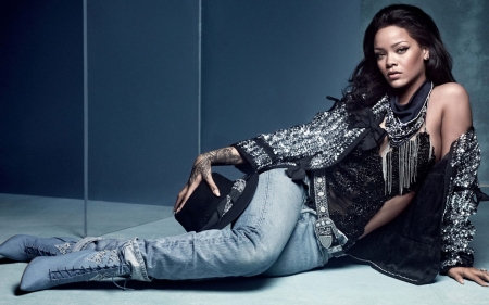 RIHANNA - Singer, Fashion, Dancer, Songwriter